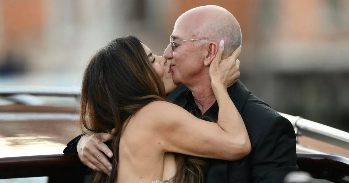 Jeff Bezos seals 72-hour £40m Venice wedding celebrations with a kiss from bride
