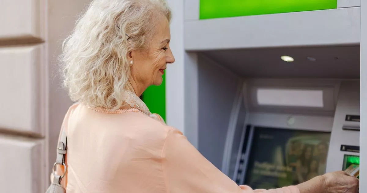 Lloyds Bank is offering Brits £185 for switching in July