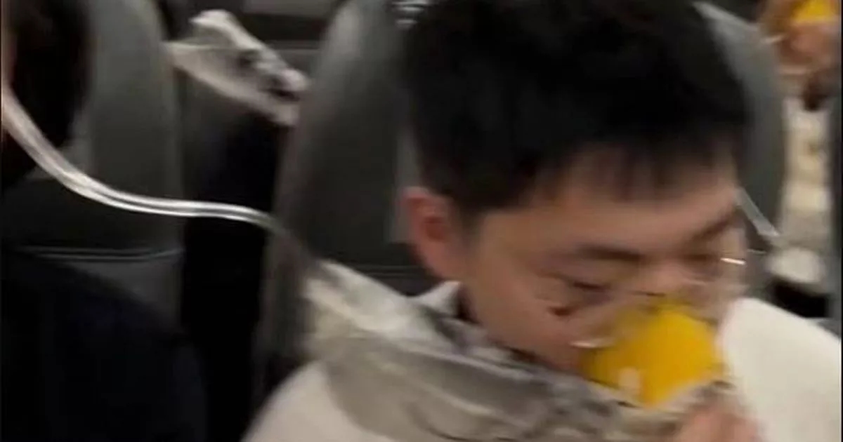 Passengers write goodbye notes as oxygen masks deployed during plane's drop