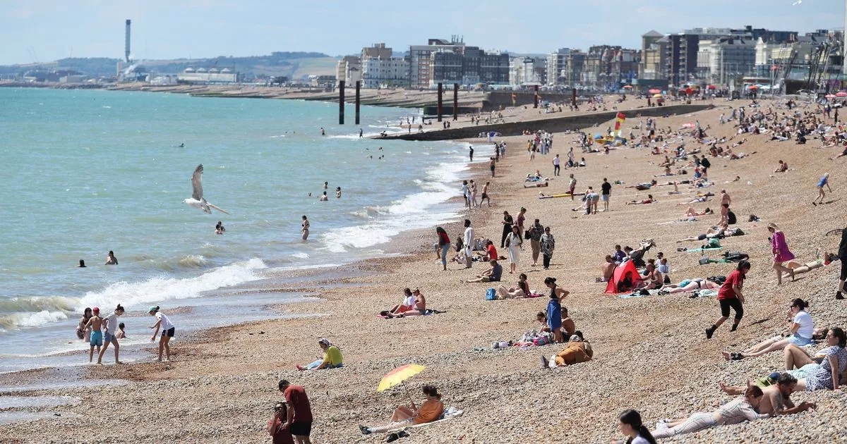 Met Office warns of third heatwave as temperatures top 30C