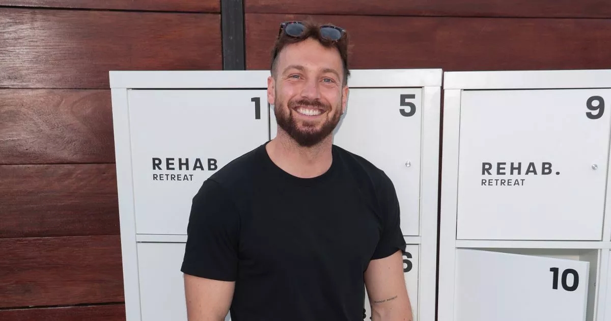 Sam Thompson reunited with ex Samie Elishi at celeb-filled rooftop event