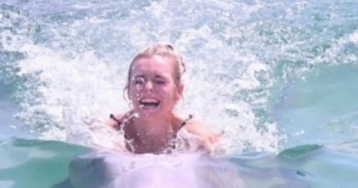 Coronation Street star slammed over 'cruel' holiday photos - "Open your eyes!"