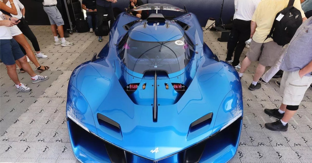 Hydrogen-powered hypercar with almost zero emissions debuts in UK
