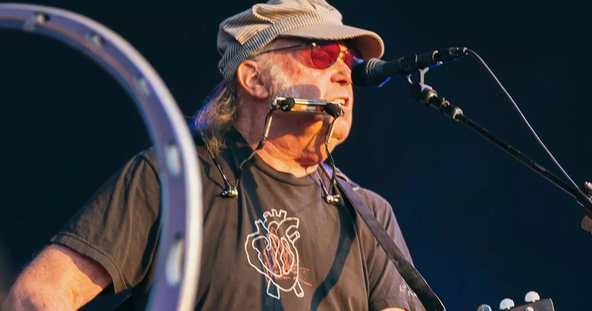 Inside Neil Young's tour - supermodels, Hollywood A-listers and games on rider