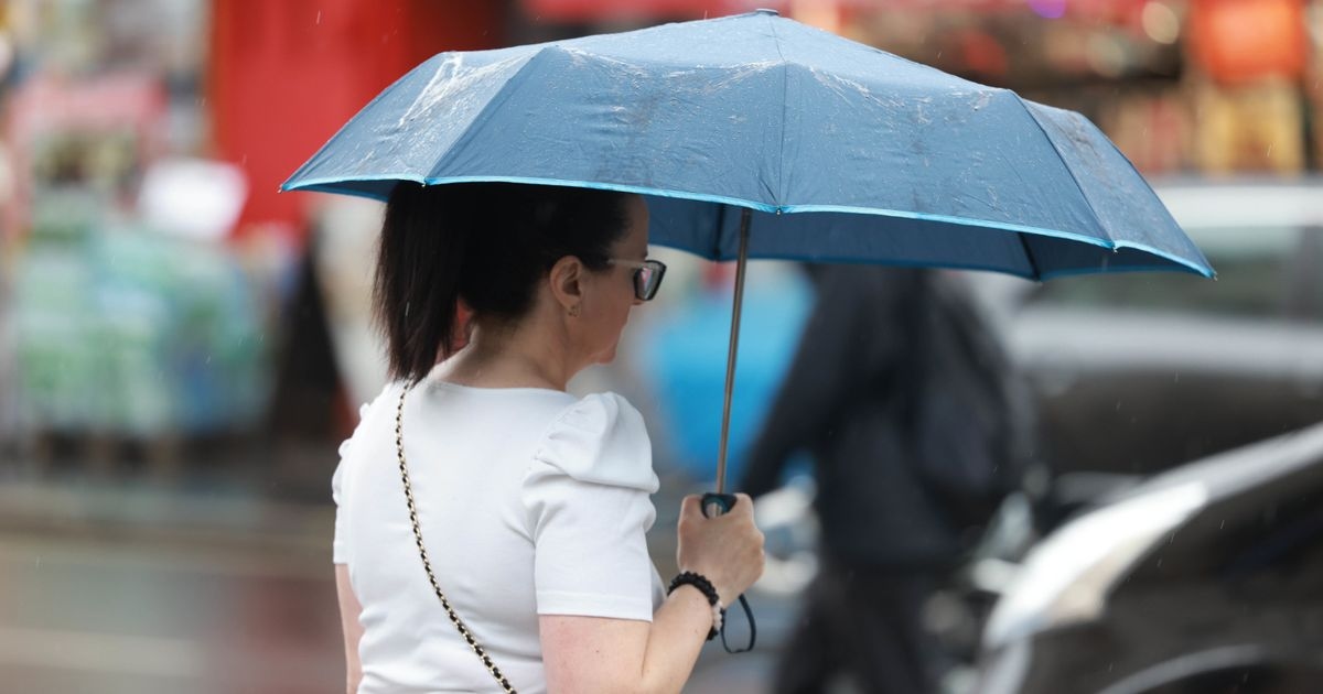 UK weather forecasters detail temperature change of -6C as westerly wind bites