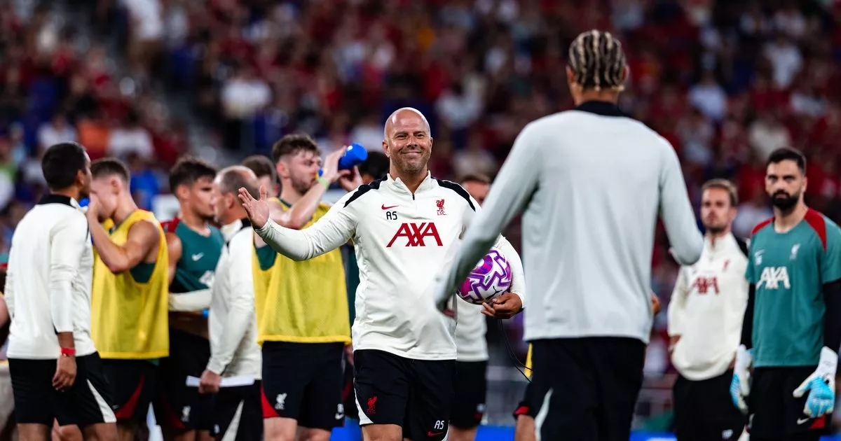 Arne Slot aims dig at Liverpool star as he introduces Hugo Ekitike to new team-mates