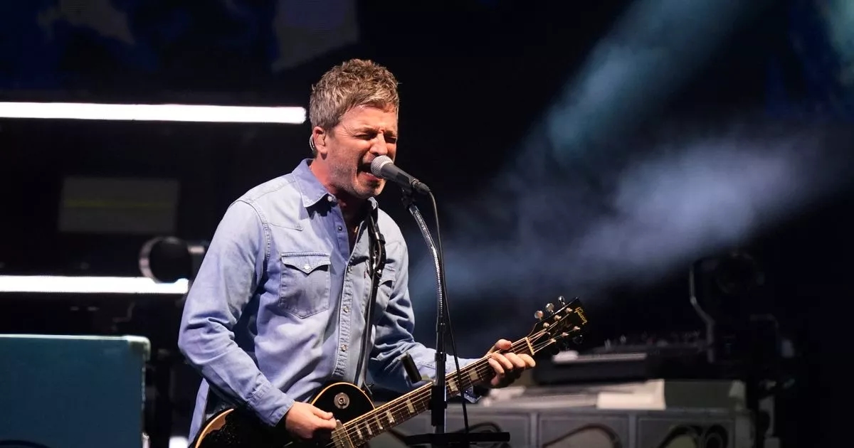 Noel Gallagher overcome with emotion as he halts Oasis' first performance