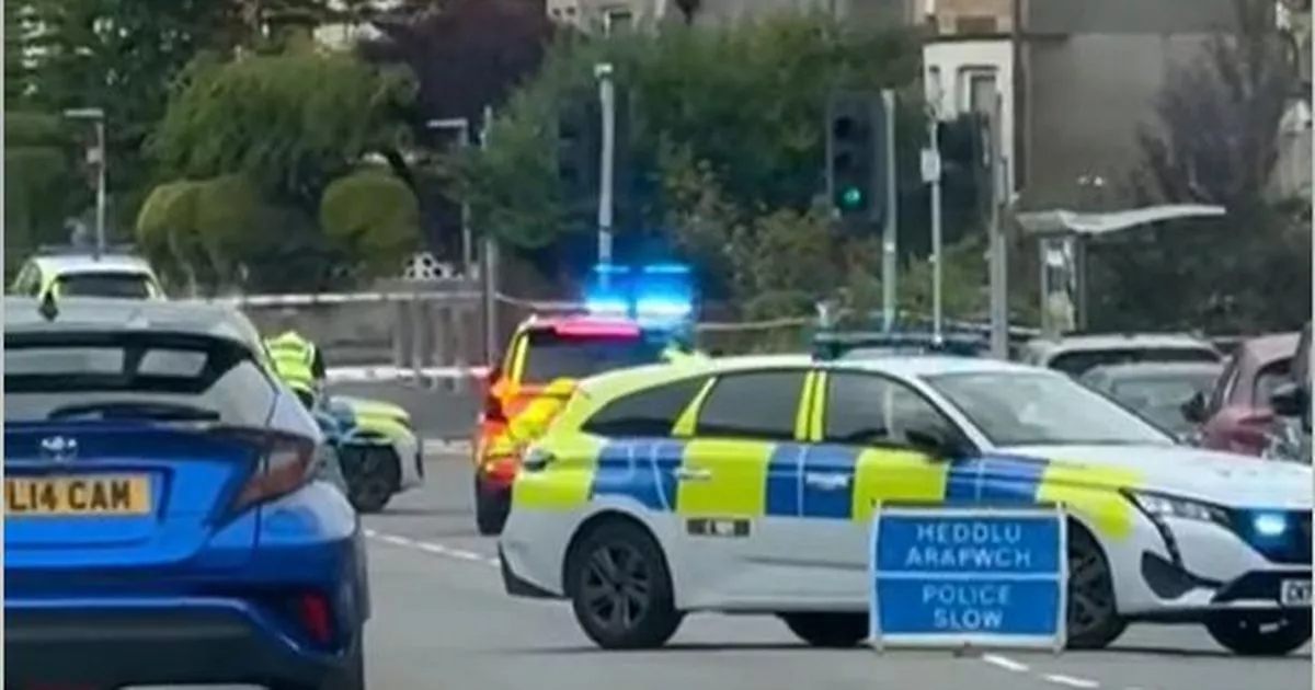 Road closed as firefighters, ambulance and police rush to scene of alleged attempted murder outside pub