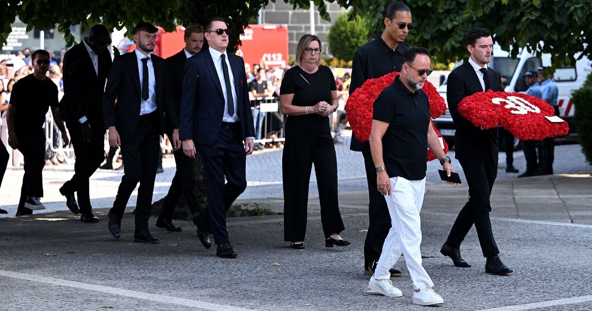 Diogo Jota funeral begins as Liverpool players arrive with special tributes