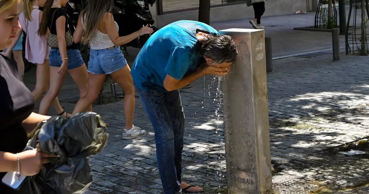Greece orders 12pm to 5pm shut down as temperatures break 40C