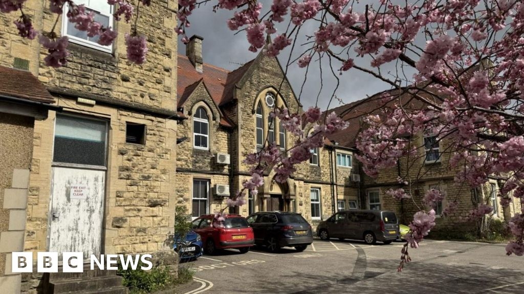 Stroud Hospital staff share memories for 15-year anniversary