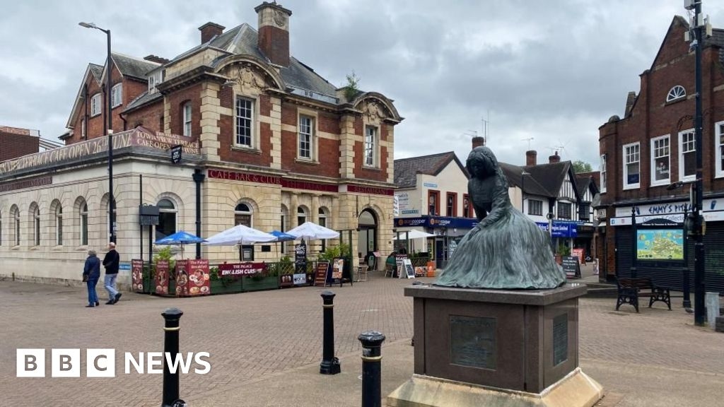 More police needed in Nuneaton town centre, force admits
