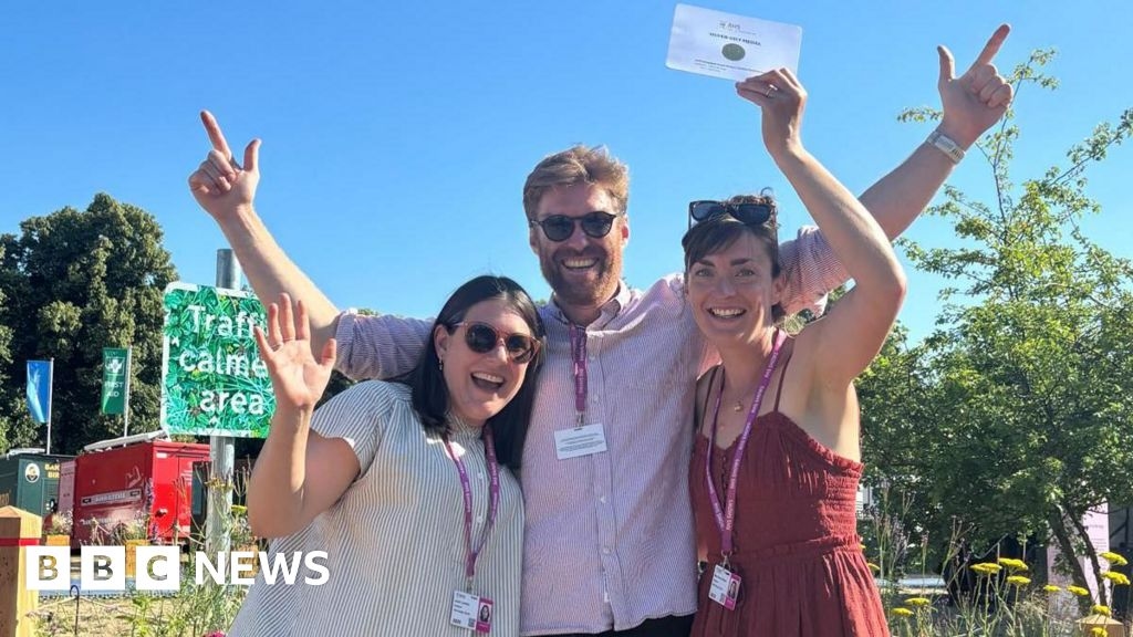 Hampton Court Palace festival gardens bring nature to roadsides