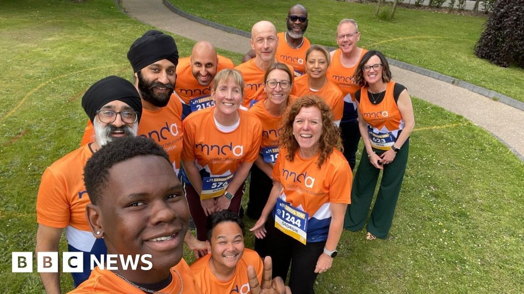 'We are running the Leeds 10k in memory of loved ones'