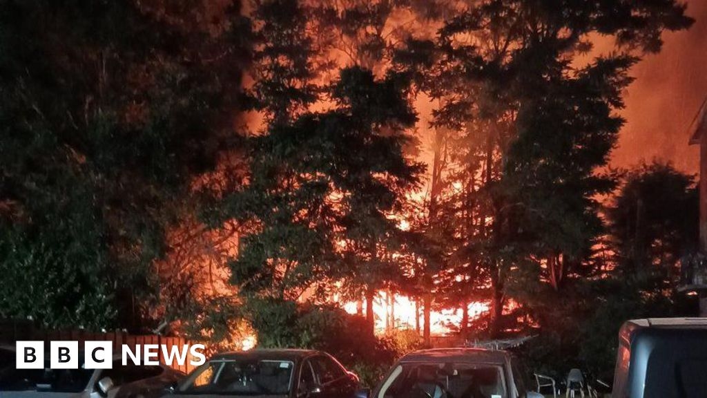 Crews battle to keep fire from spreading to Harlow flats