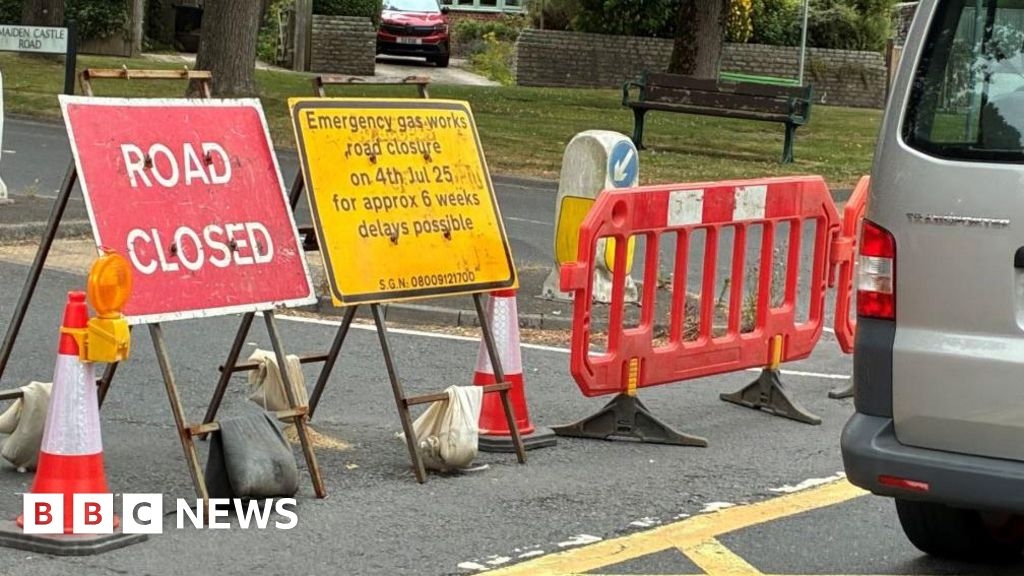 'Emergency' gas works close Dorchester road for six weeks