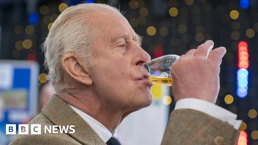 King continues Holyrood week with a dram of whisky