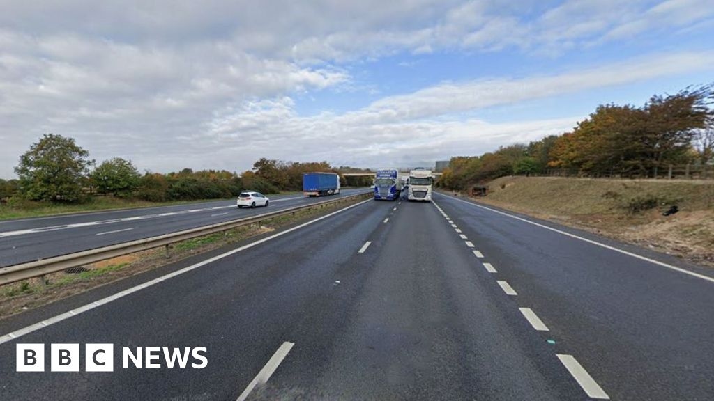 M11 lanes shut in Cambridgeshire for emergency barrier repairs