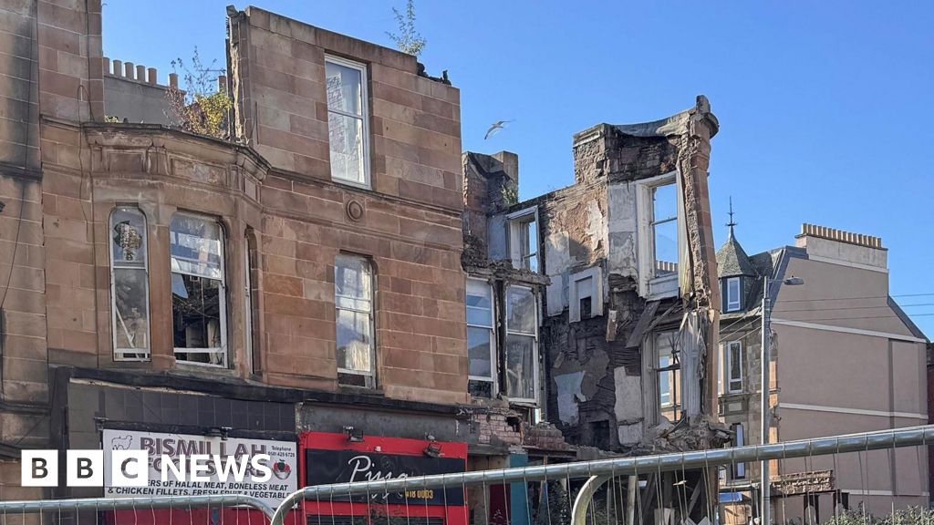 Homes evacuated after Glasgow tenement collapse