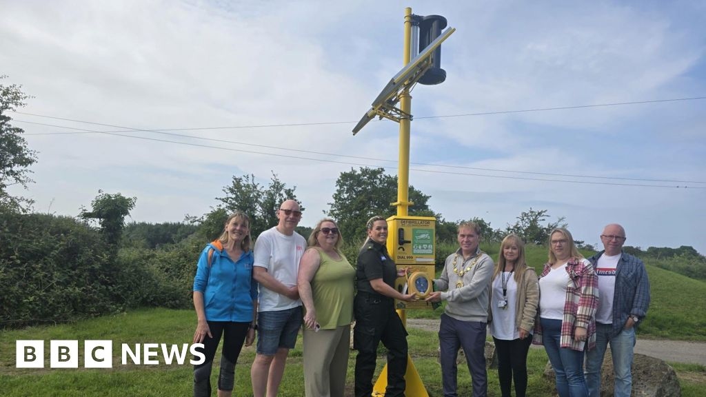 Barepot gets first solar-powered defibrillator in West Cumbria