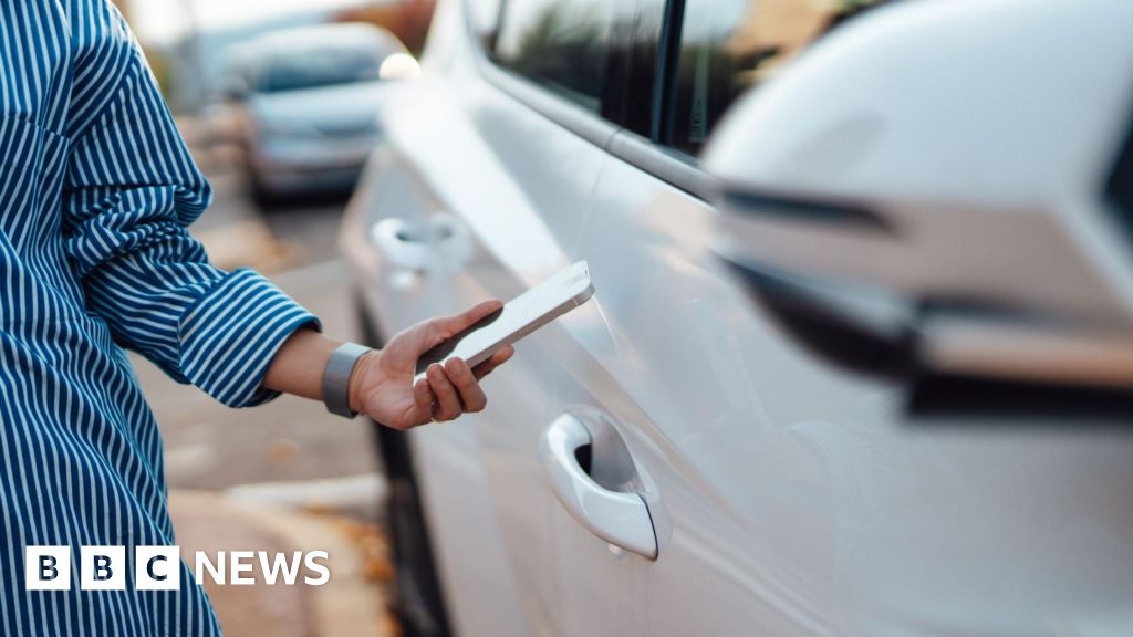 Wolverhampton taxi passengers can check driver's licence on phone