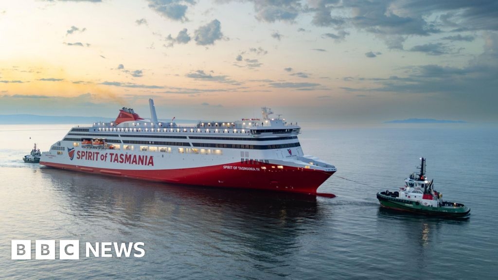 Australian 'fiasco' ferry leaves Edinburgh for Tasmania