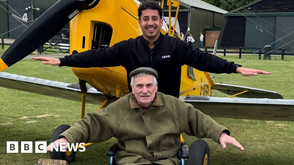 St Ives Tiger Moth pilot's memory wish takes off at 80