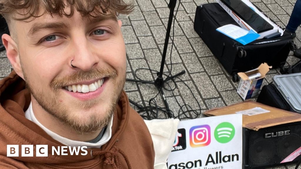 Busker Jason Allan to stop playing in Leeds to 'put safety first'