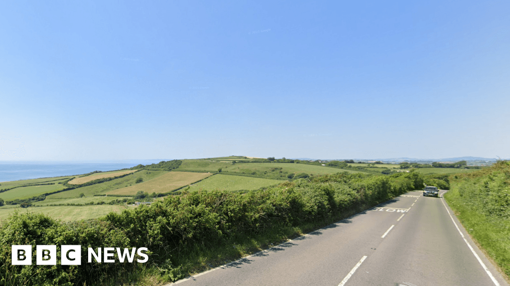Motorcyclist dies in three-vehicle crash near Swyre