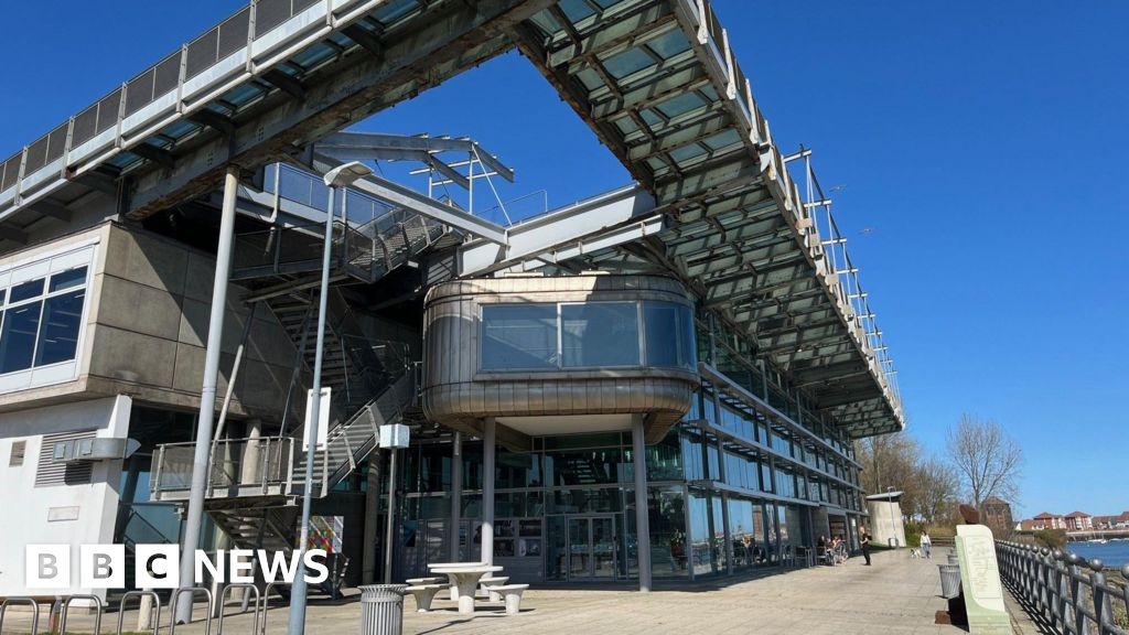 Sunderland University welcomes Glass Centre closure questions