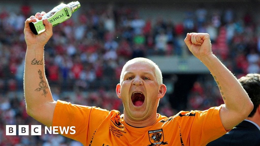 Hull City 'legend' Dean Windass to receive honorary degree