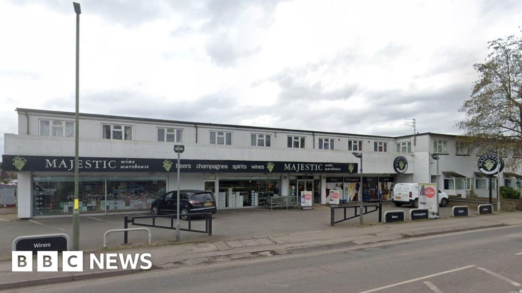 New homes above wine shop in Molesey given approval