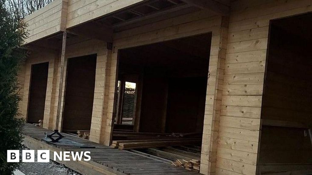 Couple to tear down log cabin in Waterlooville after local uproar