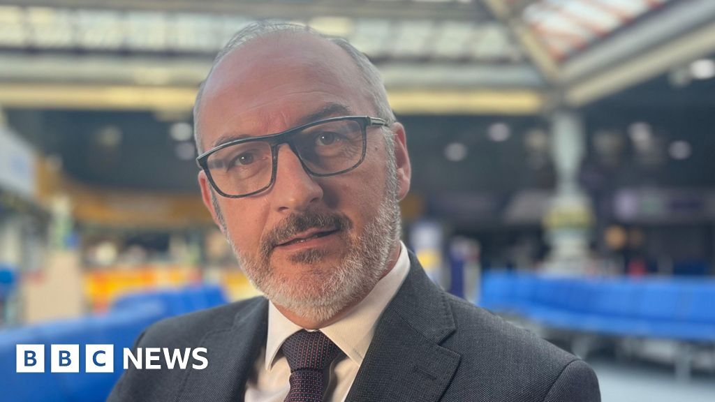Guernsey: Early ferry schedule release will 'boost island'