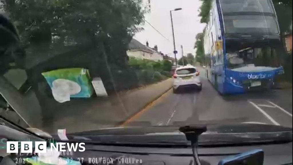 Eastleigh river crash bus firm gives thanks to rescuers