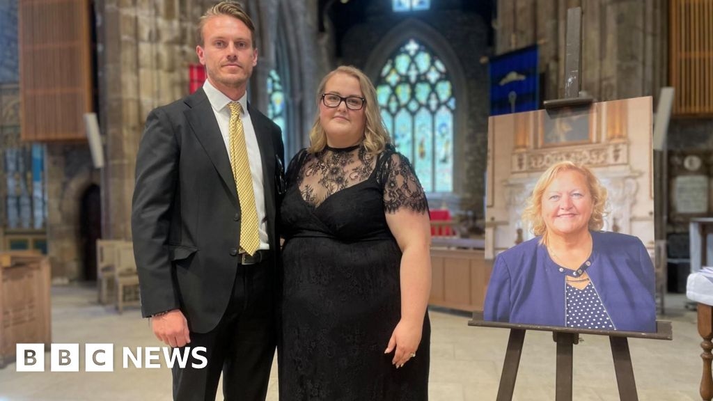 Memorial service held Sheffield's Dame Julie Kenny