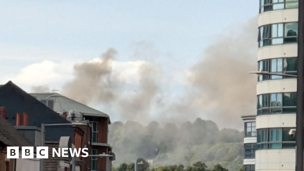 Huge smoke plume over Nottingham as firefighters tackle blaze