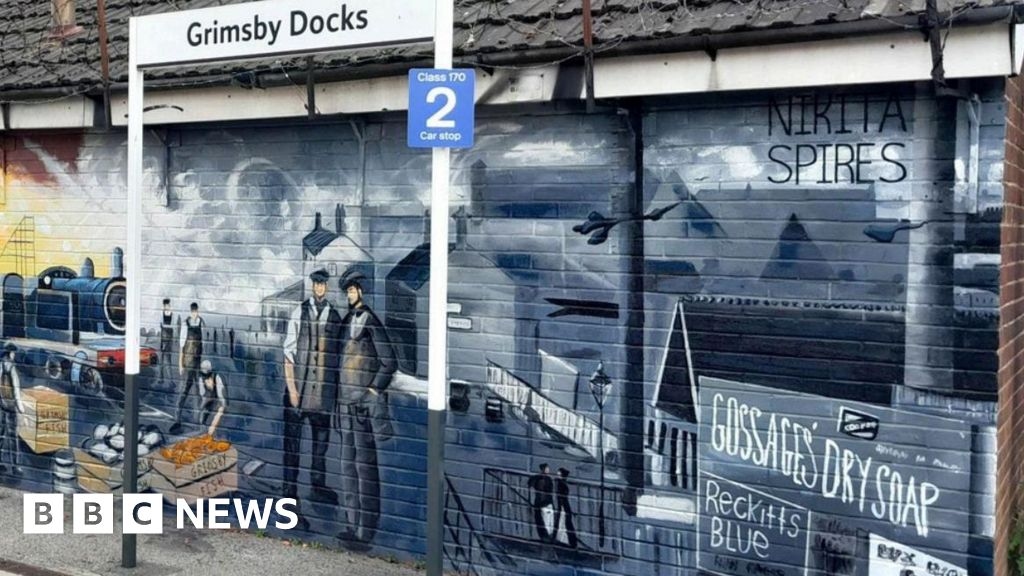 Lincolnshire train station murals celebrate 200 years of railway