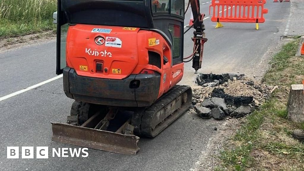 Buckinghamshire road fully closed while hole investigated
