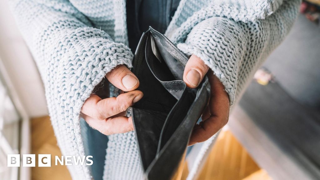 Stormont: Charities call for executive to drop anti-poverty strategy
