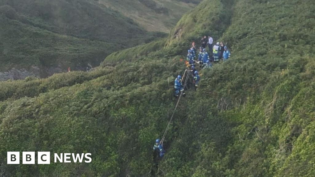 Coastguard thanks public for help in two Cornwall beach rescues