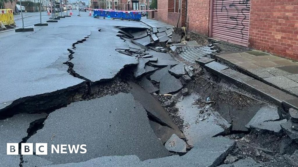 'Complex' South Shields sinkhole repairs continue