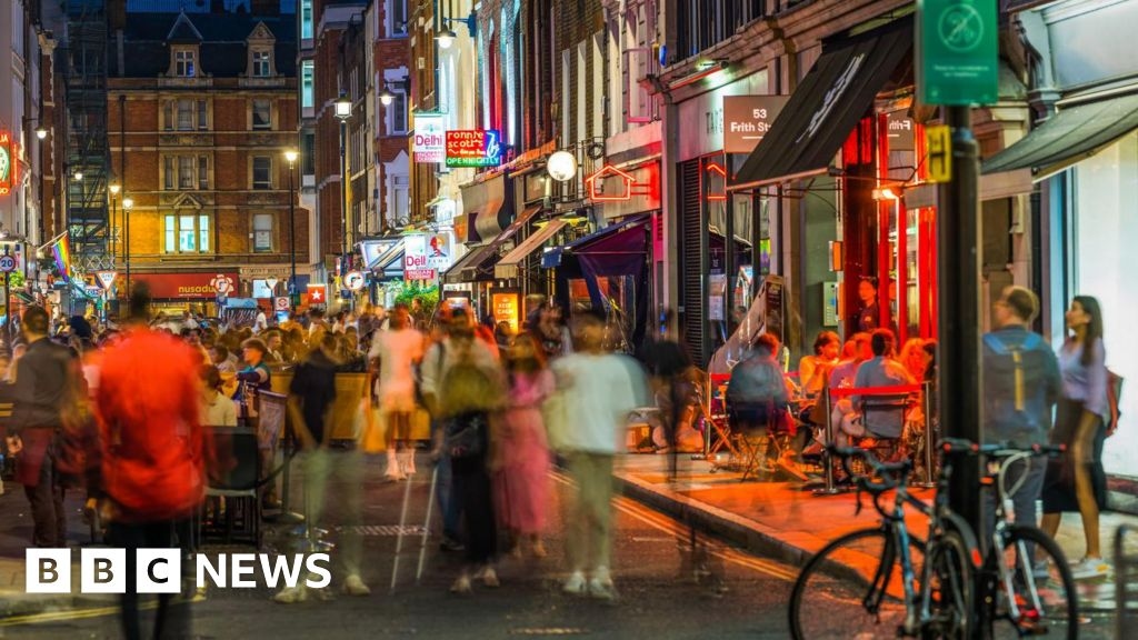More 999 alcohol calls for London in August than at Christmas