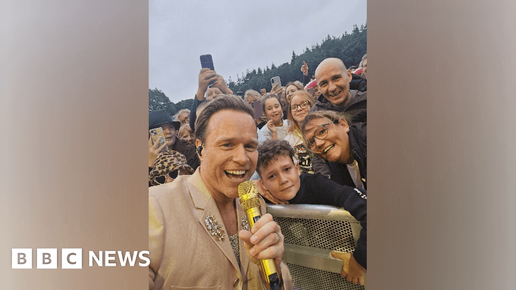 Olly Murs gives Chorley superfan at Cartmel Racecourse special stage meet