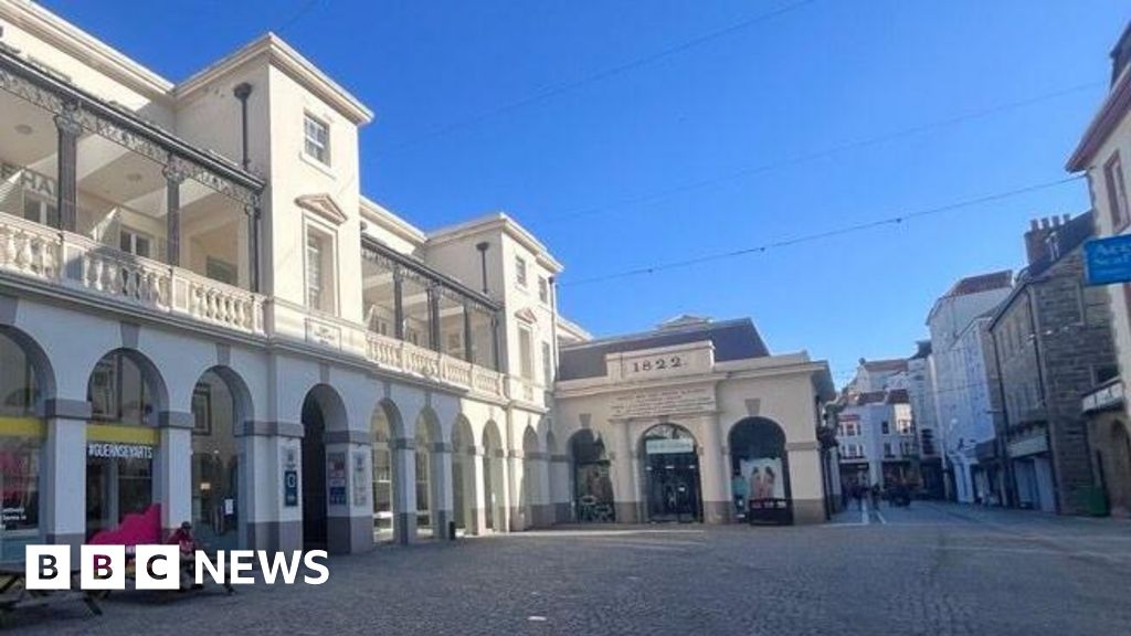 Police looking for woman who was pushed off bike in Guernsey