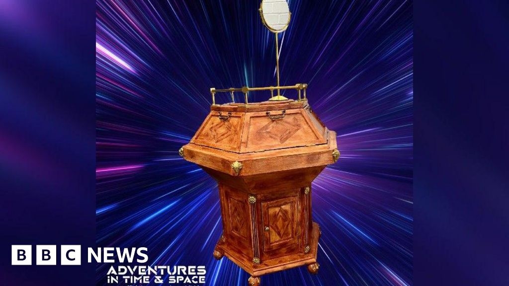 Peterborough museum displays Doctor Who Tardis console