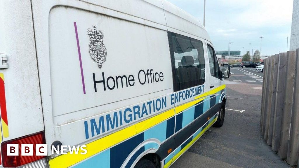 Suspected people-smuggling gang members arrested