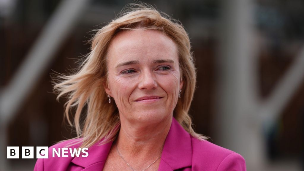 Trans tribunal nurse Sandie Peggie to sue union over lack of support