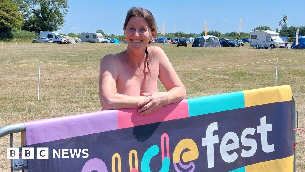 Hundreds descend on Langport for Nudefest 2025