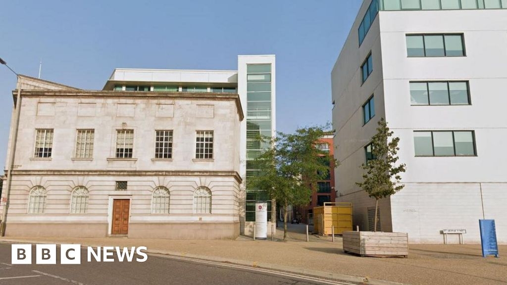Man 'slashed' in Leicester after row with food delivery cyclist